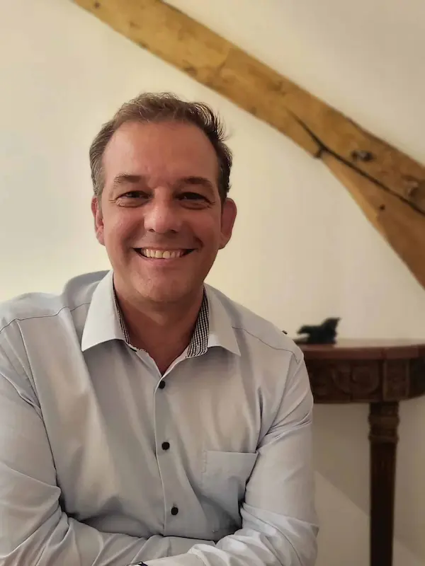 Benoit Douay est le fondateur d'Euthikos, cabinet de conseil et audit en restauration collective basé à Billy dans l'Allier.